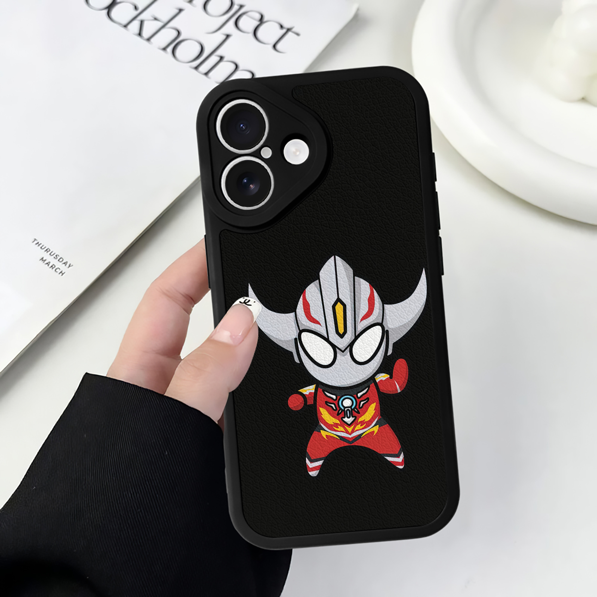 （画像用） ウルトラマン Ultraman 【iPhone 16シリーズ対応】シリコンスマホケース（レザー調） 材質：シリコン